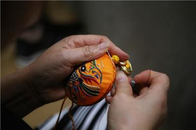 彭水苗族香包 手工藝傳承與文創(chuàng)市場雙贏